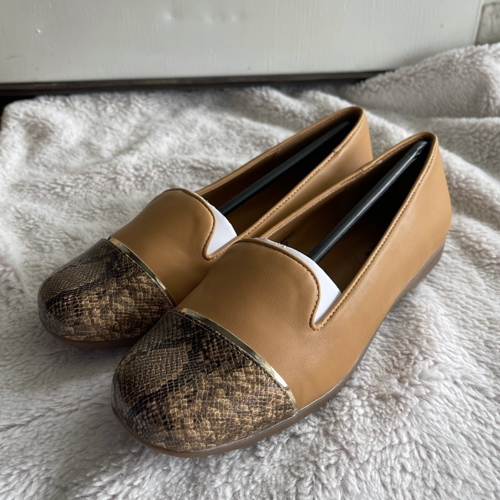 Comfortview New in box camel reptile loafer slip on shoe